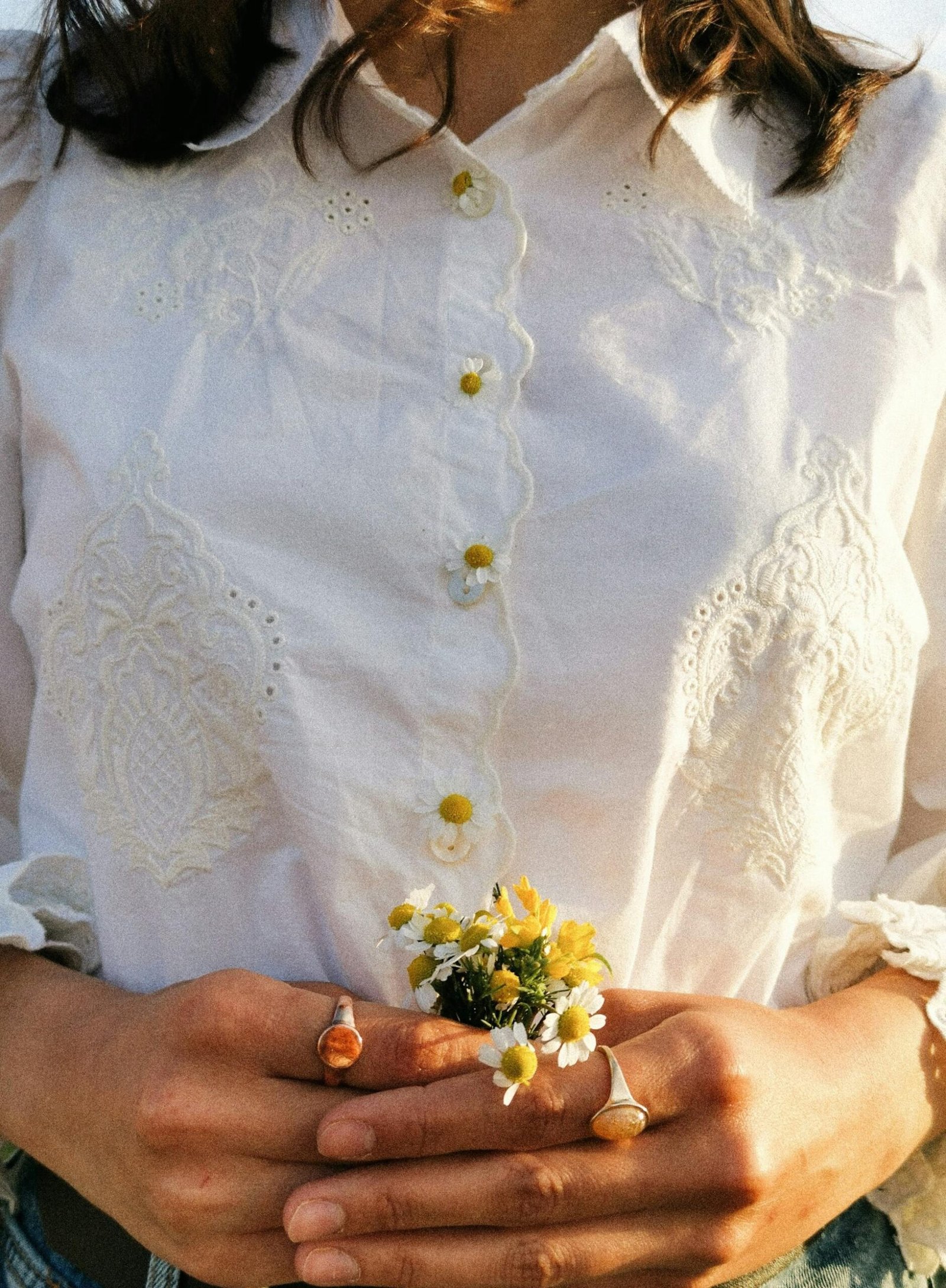 Natural fiber clothing regulates body temperature in any season.
